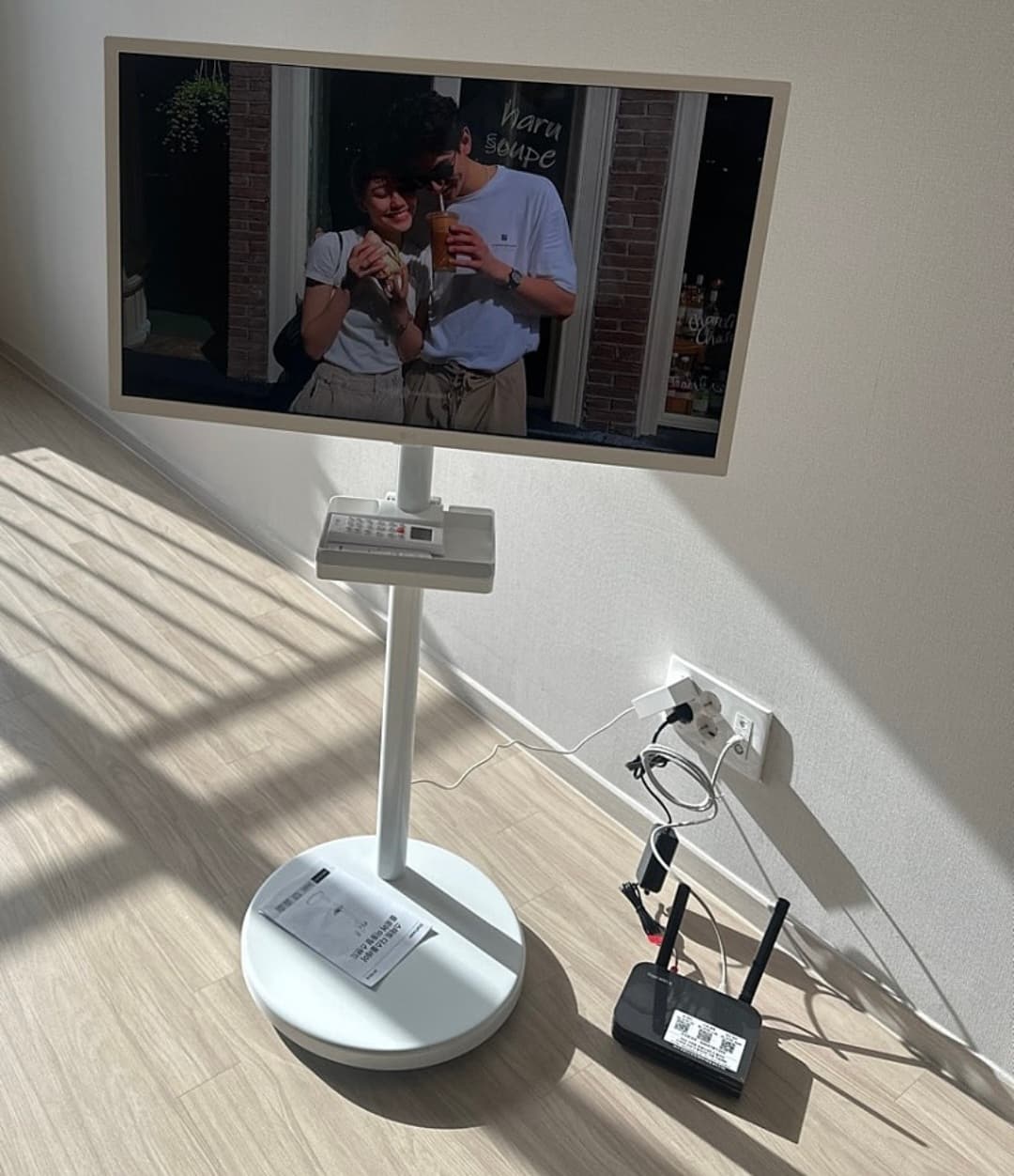 스탠드 TV + 공유기 설치